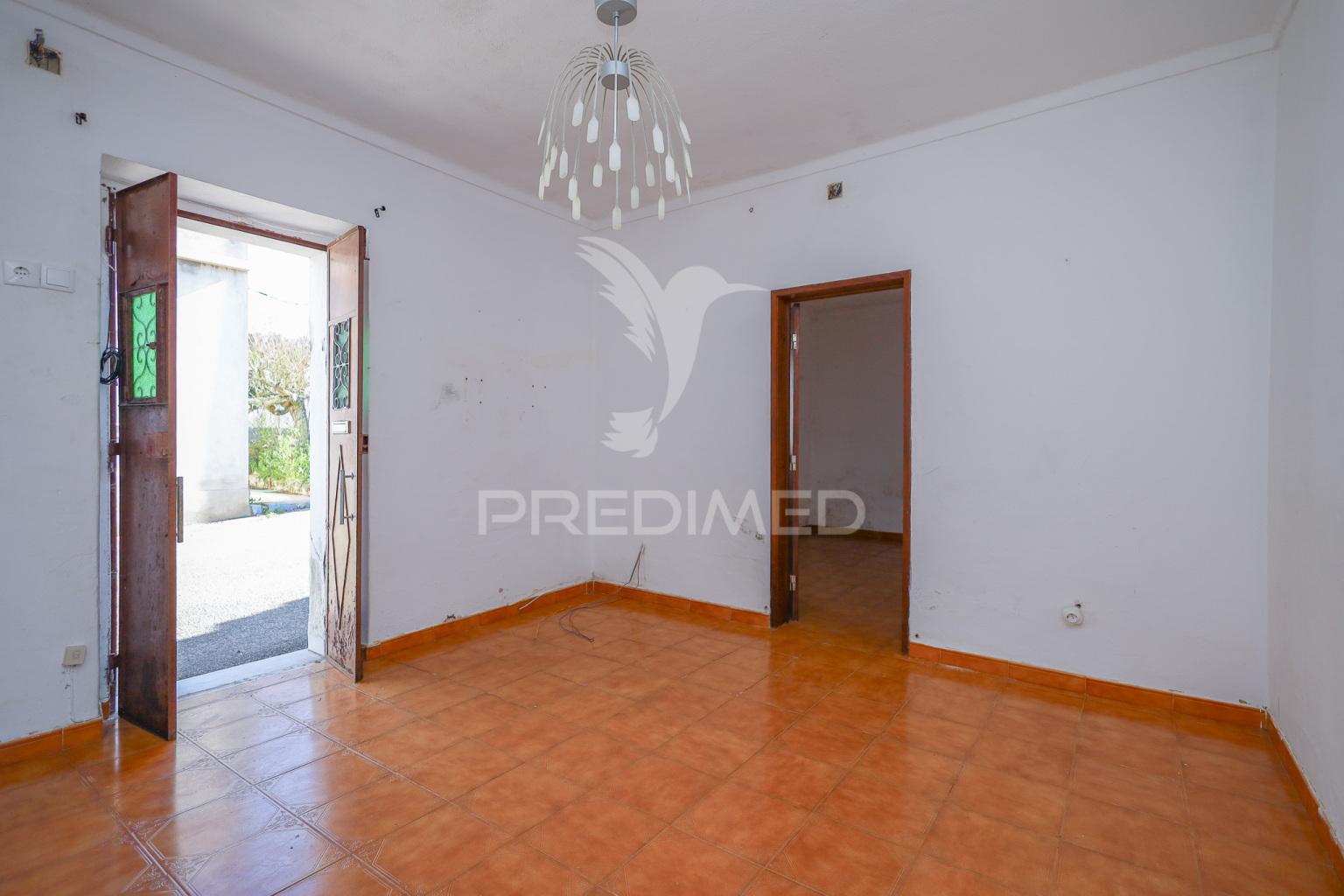 Moradia t1 unifamiliar com quintal!
