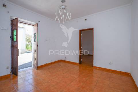 Moradia t1 unifamiliar com quintal!
