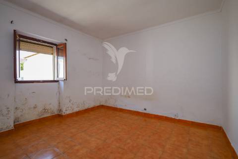 Moradia t1 unifamiliar com quintal!