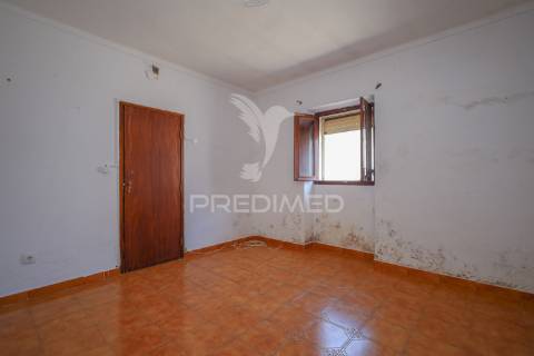 Moradia t1 unifamiliar com quintal!