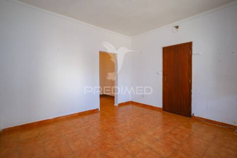 Moradia t1 unifamiliar com quintal!