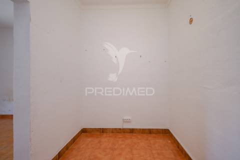 Moradia t1 unifamiliar com quintal!