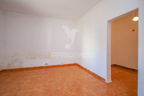Moradia t1 unifamiliar com quintal!