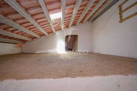 Moradia t1 unifamiliar com quintal!