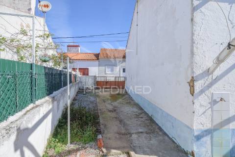 Moradia t1 unifamiliar com quintal!