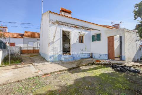 Moradia t1 unifamiliar com quintal!