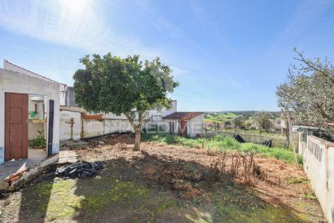 Moradia t1 unifamiliar com quintal!