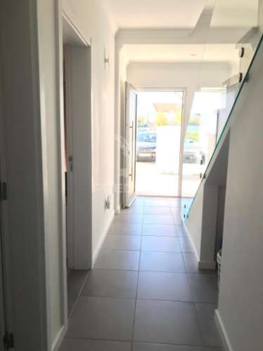 Moradia t3 de arquitetura moderna - grândola