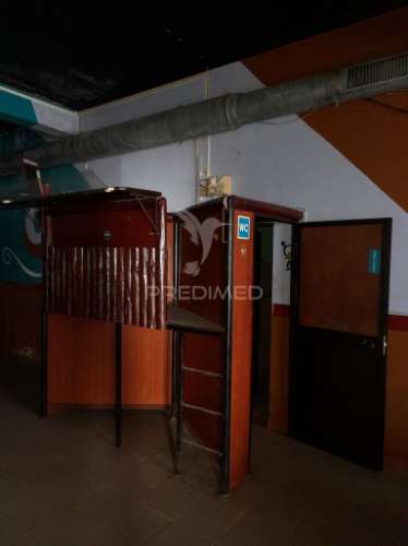Moradia com comércio e quintal