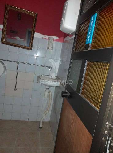 Moradia com comércio e quintal
