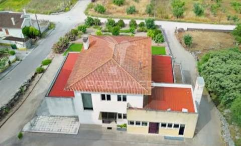 Moradia isolada t4, com garagem, localizada em minde / alcanena