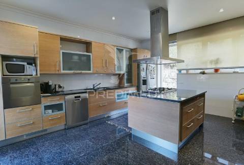 Moradia isolada t4, com garagem, localizada em minde / alcanena