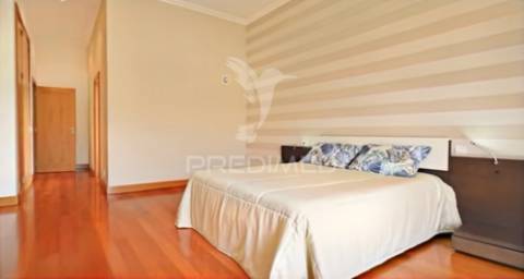 Moradia isolada t4, com garagem, localizada em minde / alcanena