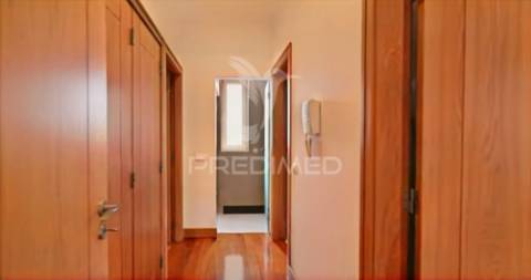 Moradia isolada t4, com garagem, localizada em minde / alcanena