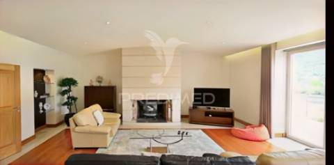 Moradia isolada t4, com garagem, localizada em minde / alcanena