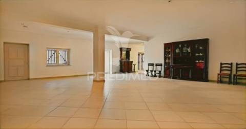 Moradia isolada t4, com garagem, localizada em minde / alcanena