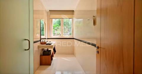 Moradia isolada t4, com garagem, localizada em minde / alcanena