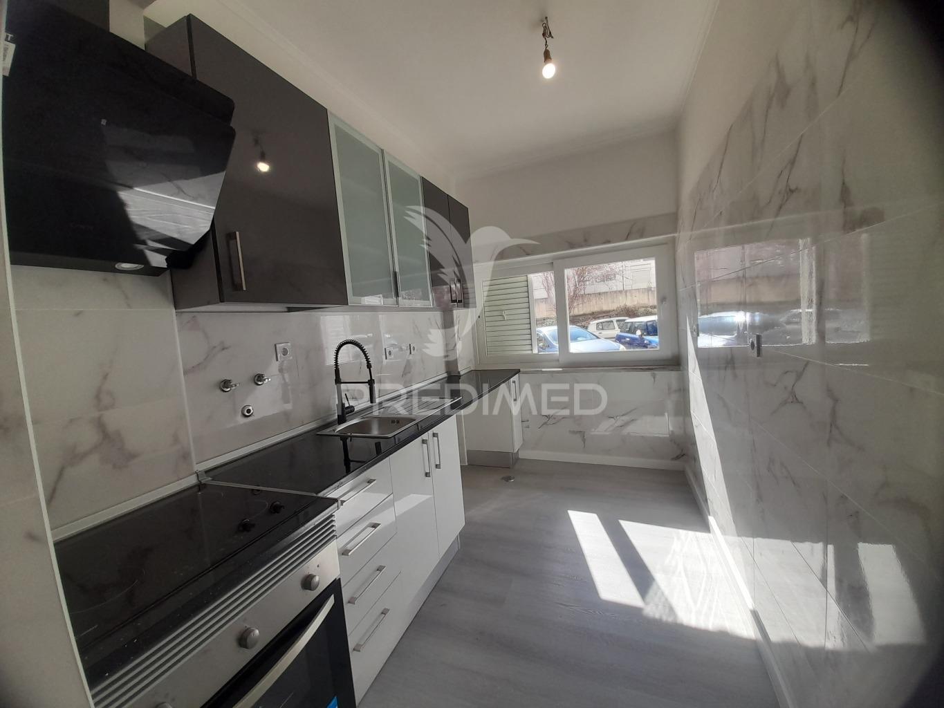 Apartamento t3 remodelado,loures.