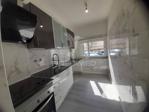 Apartamento t3 remodelado,loures.