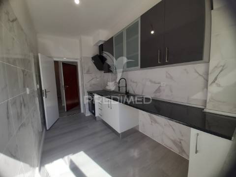 Apartamento t3 remodelado,loures.