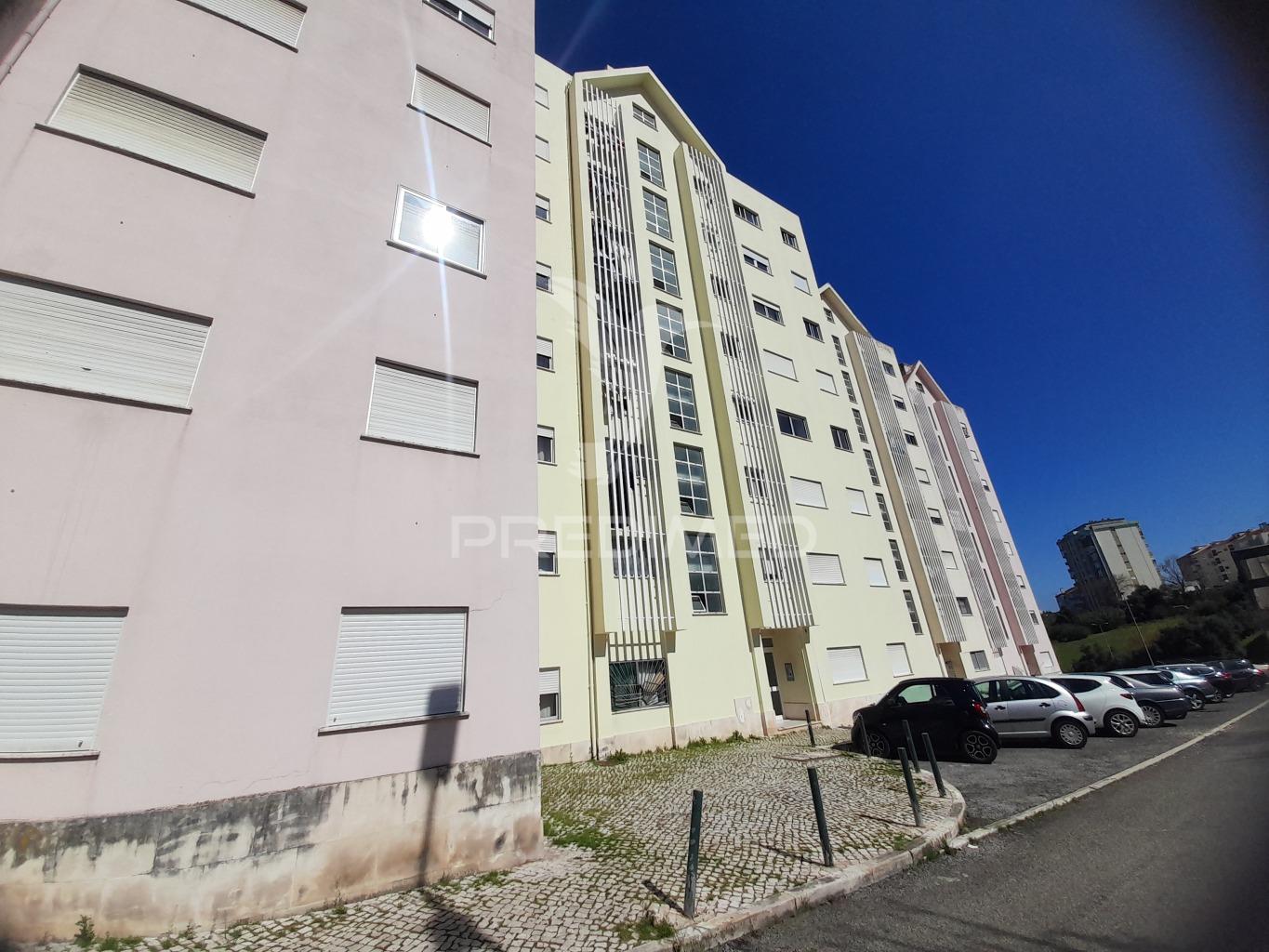 Apartamento t3 remodelado,loures.