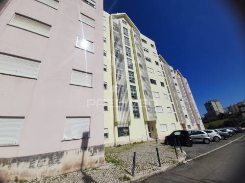 Apartamento t3 remodelado,loures.