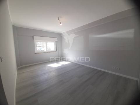 Apartamento t3 remodelado,loures.