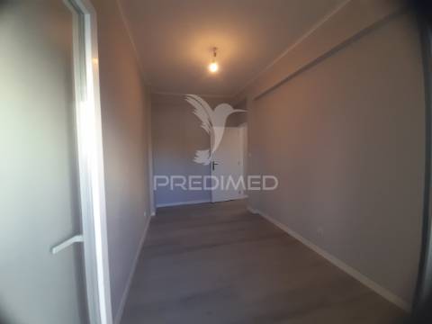 Apartamento t3 remodelado,loures.