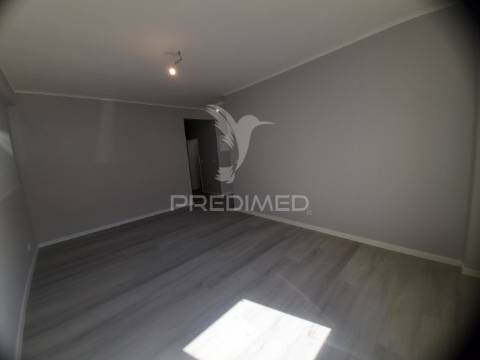 Apartamento t3 remodelado,loures.
