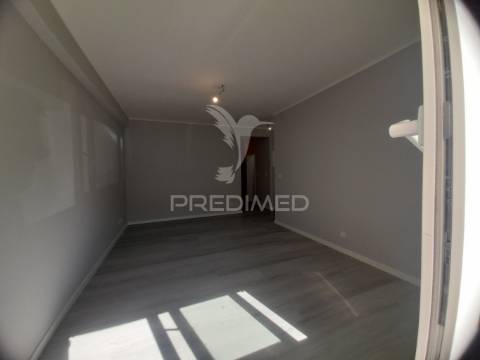 Apartamento t3 remodelado,loures.
