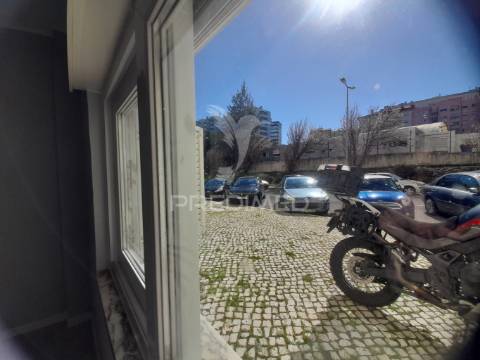 Apartamento t3 remodelado,loures.