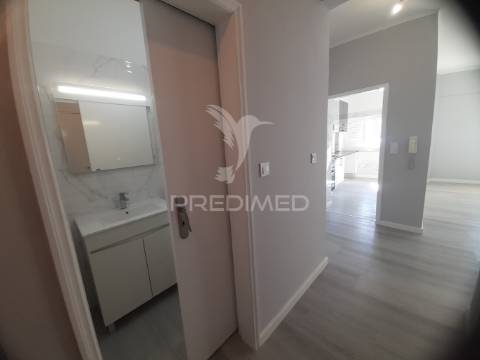 Apartamento t3 remodelado,loures.