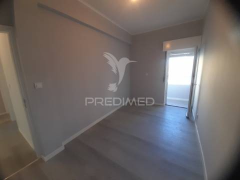 Apartamento t3 remodelado,loures.