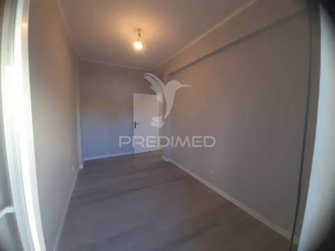 Apartamento t3 remodelado,loures.