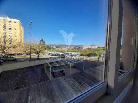 Apartamento t3 remodelado,loures.