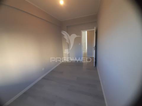 Apartamento t3 remodelado,loures.