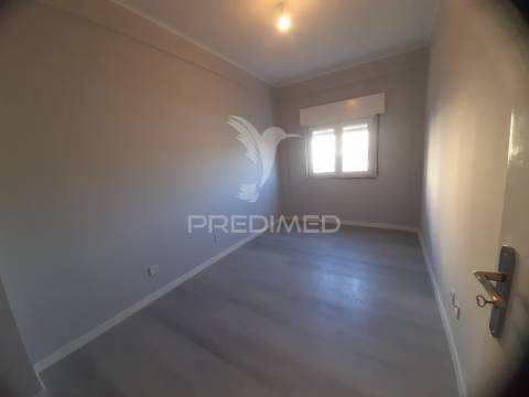 Apartamento t3 remodelado,loures.