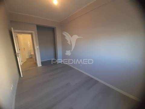 Apartamento t3 remodelado,loures.