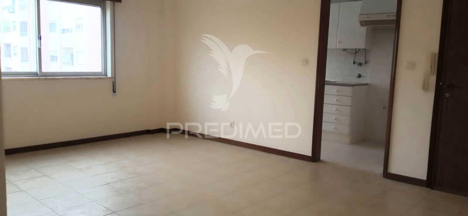 Apartamento t1,loures.