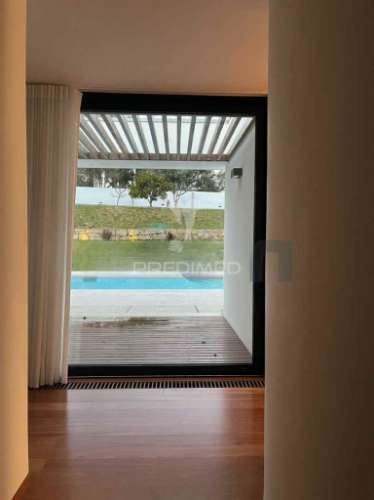 Moradia isolada t4 c/ 586 m2