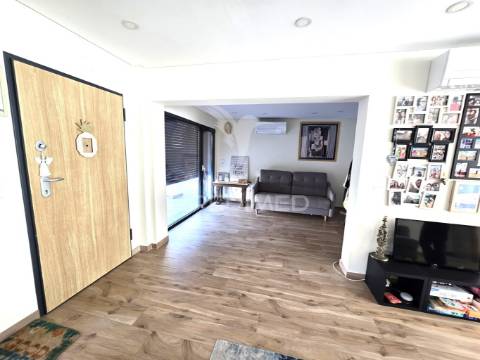 Moradia t3 + 1 em zona nobre da marisol, a 5 min das praias da costa da caparica