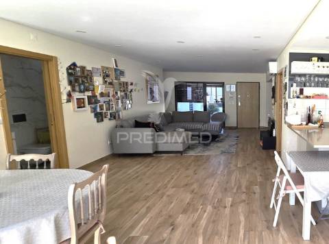Moradia t3 + 1 em zona nobre da marisol, a 5 min das praias da costa da caparica