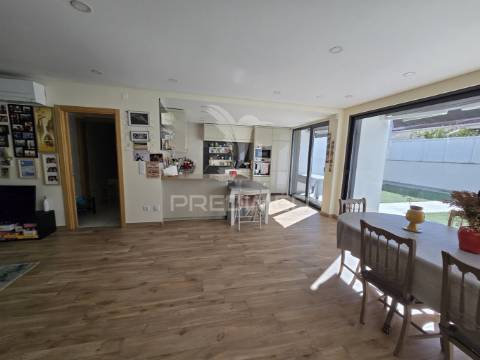 Moradia t3 + 1 em zona nobre da marisol, a 5 min das praias da costa da caparica