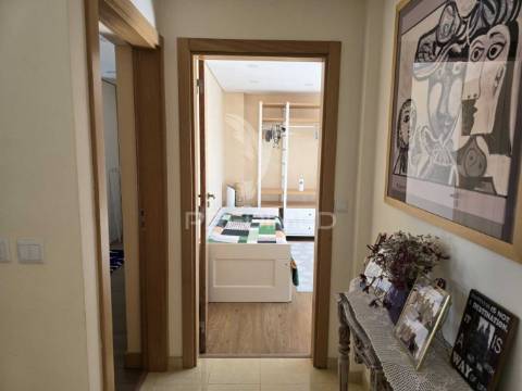 Moradia t3 + 1 em zona nobre da marisol, a 5 min das praias da costa da caparica