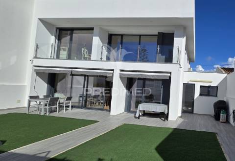Moradia t3 + 1 em zona nobre da marisol, a 5 min das praias da costa da caparica