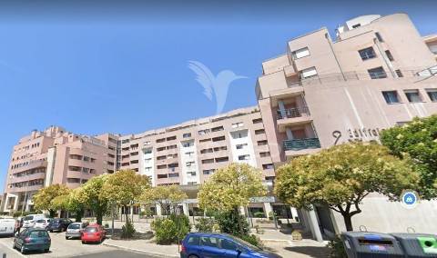 2 lojas unificadas no edifício eça - candal vila nova de gaia