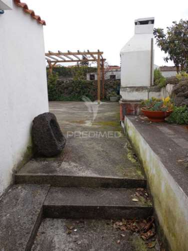 Refúgio perfeito na ilha graciosa – moradia renovada para venda