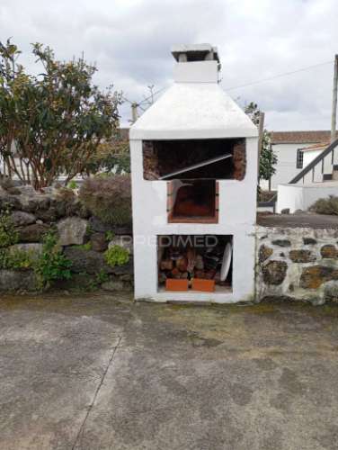 Refúgio perfeito na ilha graciosa – moradia renovada para venda