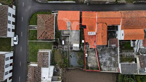 Refúgio perfeito na ilha graciosa – moradia renovada para venda