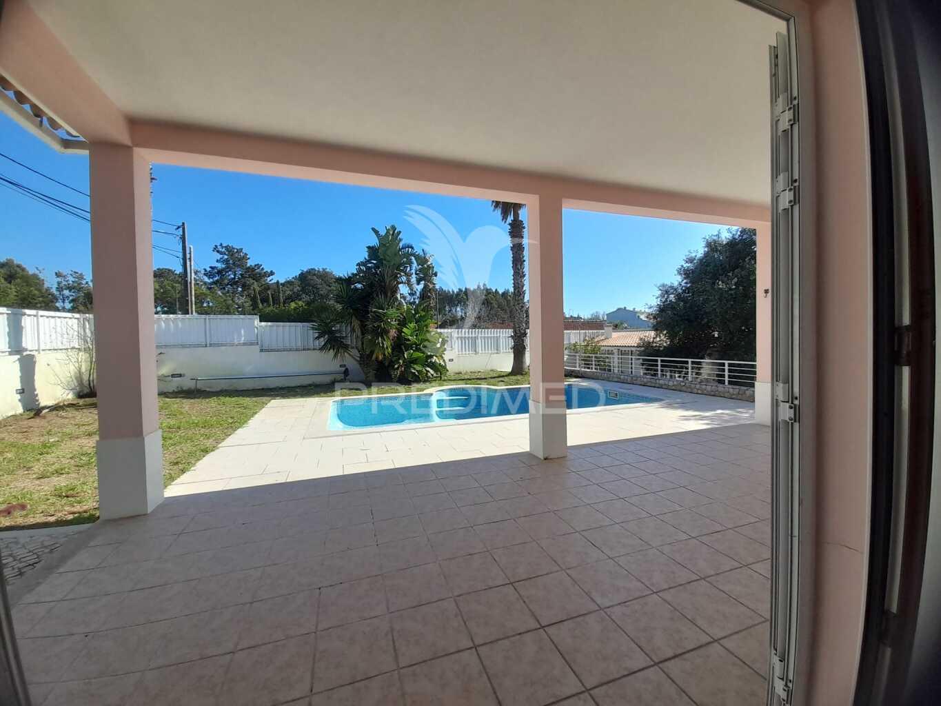 Moradia isolada com piscina,sesimbra.